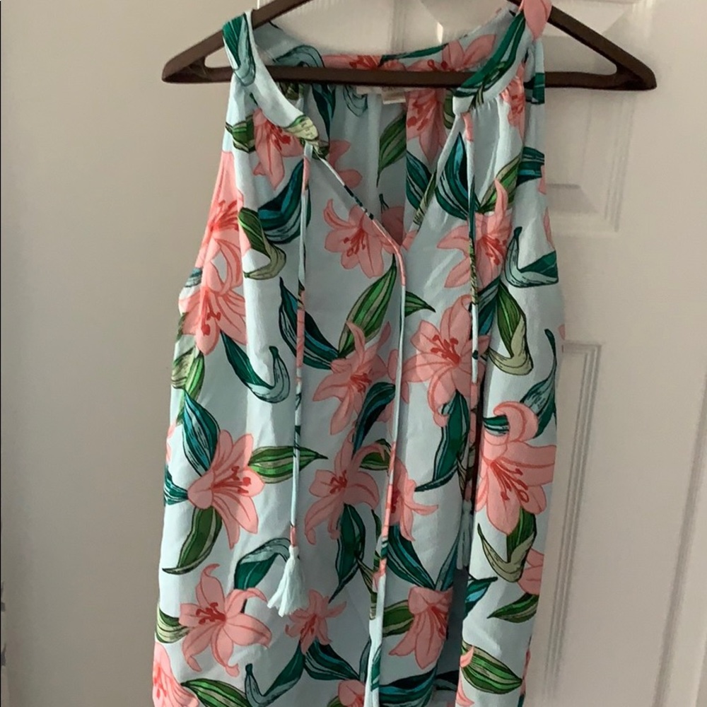 Lily flowy top